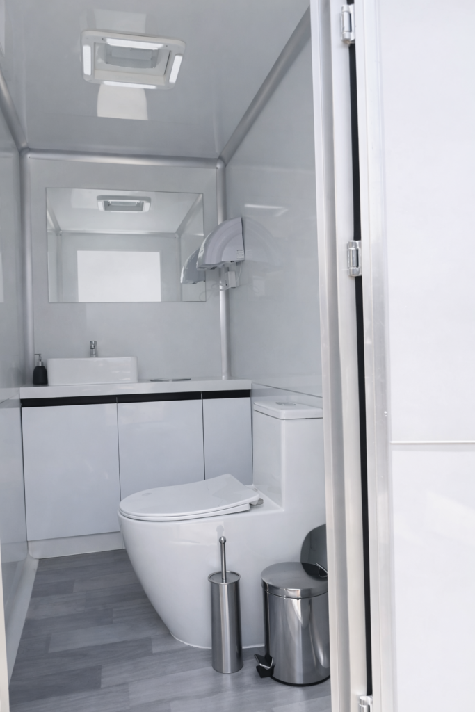 arriendo baño, estacion de mujeres